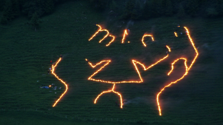 entzünden der Herz-Jesu-Feuer