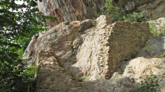 höhlenburg schloss loch