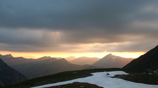 vor der hütte