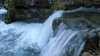 fallendes wasser